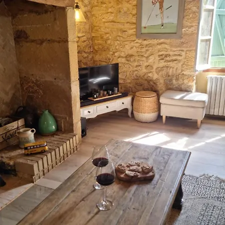 Demeure Familiale De Charme En Dordogne Hotel 4*